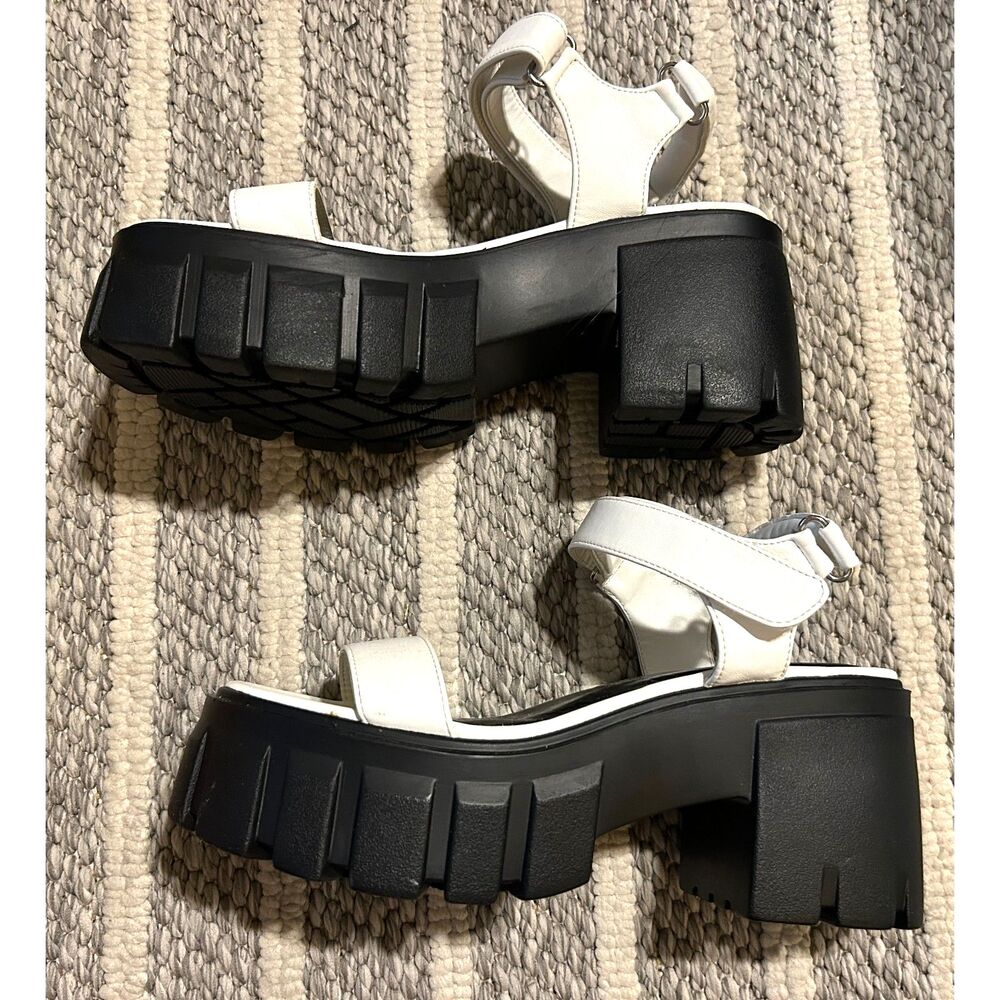 Madden Girl Grandy Chunky Platform Sandals NWOB Size 8.5M Y2K